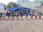 Pejabat-Pemkab-Sidoarjo-menanam-jagung-bersama-santri-di-lahan-Ponpes-Bumi-Sholawat.jpg