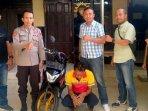 Pelaku-pencurian-motor-milik-nelayan-saat-dibekuk-anggota-Polsek-Tuban.jpg