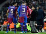 Pelatih-Barcelona-Spanyol-Xavi-kanan-berbicara-dengan-Gerard-Pique-dan-Sergio-Busquets.jpg