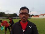 Pelatih-Deltras-Sidoarjo-Ibnu-Grahan-usai-latihan-tim.jpg
