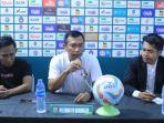 Pelatih-Deltras-Sidoarjo-Widodo-Cahyono-Putro-saat-menggelar-Jumpa-Pers.jpg