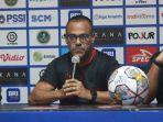 Pelatih-Madura-United-Fabio-Lefundes-sewaktu-konferensi-pers-jelang-melawan-Persebaya.jpg