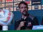Pelatih-Madura-United-Mauricio-Souza-saat-konferensi-pers-jelang-laga-Persija-vs-Madura-United.jpg