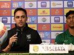 Pelatih-Persebaya-Surabaya-Paul-Munster-saat-jumpa-pers-jelang-laga-Persebaya-vs-Persik-Kediri.jpg