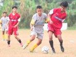 Pemain-Akademi-Malang-United-melakoni-pertandingan-di-kompetisi-Malang-Junior-League-2024.jpg