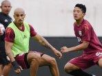 Pemain-Borneo-FCmengikuti-official-training-di-Stadion-Kanjuruhan-Malang.jpg