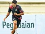 Pemain-Deltras-FC-menjalani-sesi-official-training-di-Stadion-Surajaya-Lamongan-2025.jpg