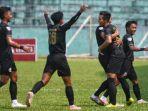 Pemain-NZR-Sumbersari-FC-Malang-sekebrasi-usai-jebol-gawang-PSPP-Padang-Panjang.jpg