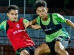 Pemain-Persebaya-Surabaya-Alfan-Suaib-dan-Mikael-Tata-dalam-sesi-latihan-tim1.jpg