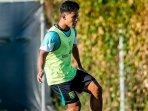 Pemain-Persebaya-Surabaya-Toni-Firmansyah-mendapat-pujian-Pelatih-Persebaya-Eduardo-Perez.jpg