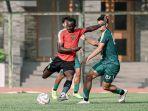 Pemain-Persebaya-melakukan-latihan-terakhir-di-Jogjakarta-siap-menyambut-Team-Launching-Game.jpg