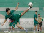 Pemain-Persebaya-menjalani-latihan-jelang-hadapi-Borneo-FC.jpg