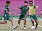 Pemain-Persebaya-menjalani-latihan-untuk-hadapi-PSIS-Semarang.jpg