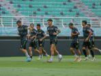 Pemain-Persebaya-menjalani-official-training-OT-jelang-menghadapi-PSIS-Semarang.jpg