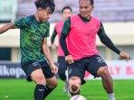 Pemain-Persela-Lamongan-menjalani-latihan-di-Stadion-Tuban-Sport-Center-ilustrasi-persela.jpg