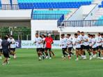 Pemain-Persela-menjalani-official-training-jelang-menjamu-Persipura-di-Stadion-Surajaya.jpg
