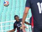 Pemain-Persipura-menjalani-official-training-di-Stadion-Gelora-Delta-Sidoarjo-GDS.jpg