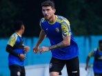 Pemain-baru-Arema-FC-Luiz-Gustavo-dalam-sesi-latihan-Arema-FC-di-malang.jpg