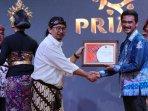 Pemerintah-Kota-Malang-menerima-penghargaan-di-ajang-Public-Relations-Indonesia-Award-2023.jpg