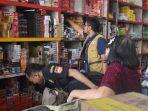 Pemkot-Surabaya-melakukan-operasi-pemberantasan-rokok-ilegal.jpg