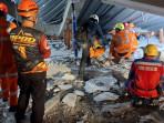 Pemkot-Surabaya-turut-memberikan-bantuan-dalam-proses-evakuasi-korban.jpg