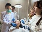 Pendiri-Amethyst-Aesthetic-Clinic-Surabaya-dr-Boedi-Raharjo-Sinto-mengenalkan-tindakan-lip-booster.jpg