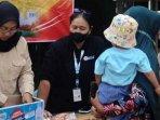 Penerimaan-bantuan-pangan-bagi-keluarga-rawan-stunting-di-Kabupaten-Nganjuk.jpg