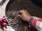 Penggorengan-kopi-hasil-pertanian-kawasan-Gunung-Wilis-Tulungagung.jpg