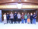 Pengurus-AMSI-Jatim-bersama-Kapolda-Irjen-Pol-Toni-Harmanto.jpg