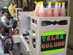 Penjual-Telur-Gulung-Malah-Apes-setelah-Tegur-Jukir-Liar-yang-Suka-Ambil-Dagangannya-Tanpa-Bayar.jpg