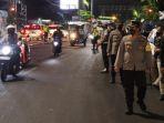 Penyekatan-truk-angkut-ternak-di-perbatasan-Gresik-Surabaya.jpg