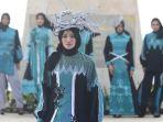 Peragaan-busana-Ambara-Rupa-karya-Lia-Afif-di-East-Java-Fashion-Harmony-2024.jpg