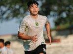 Persebaya-vs-Persib-Bandung-Pemain-Persebaya-Surabaya-saat-berlatih-jelang-menghadapi-Persib-Bandung.jpg