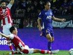 Persik-Kediri-saat-menjamu-Persis-Solo-dalam-laga-Persik-Kediri-vs-Persis-Solo-di-kediri.jpg