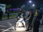 Personel-Polres-Bojonegoro-saat-patroli-kamtibmas-skala-besar-di-perbatasan.jpg