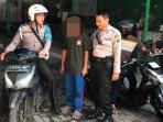Personel-Polsek-Blimbing-Malang-saat-mengamankan-AN-usai-kedapatan-bersama-gadis-remaja.jpg