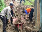 Personil-Gabungan-Kerja-Bakti-Bersihkan-Rumah-Mesiyat-Yang.jpg