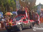 Peserta-Pawai-Mobil-Hias-tampil-di-Alun-alun-Jember.jpg