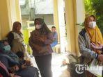 Peserta-perangkat-desa-asal-Desa-Bogorejo-protes-tekait-tes-perangkat-desa.jpg