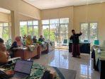 Peternak-milenial-Ahmad-Sarbini-saat-mempresentasikan-inovasinya.jpg