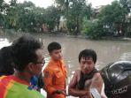 Petugas-BPBD-Surabaya-merespon-tanggap-darurat-pertama-laporan.jpg