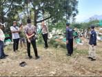 Petugas-Dishub-Jatim-dan-Polres-Mojokerto-saat-monitoring.jpg