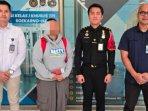 Petugas-Imigrasi-Blitar-mengawal-proses-deportasi-WNA-asal-Malaysia-2025.jpg