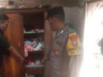 Petugas-Polsek-Pare-saat-olah-TKP-atas-kasus-pencurian-uang-tunai-milik-seorang-tukang-becak.jpg