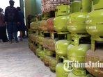 Petugas-gabungan-mengecek-stok-elpiji-3-kilogram-mulai-di-tingkat-pengecer-pangkalan-dan-agen.jpg