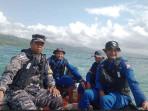 Petugas-gabungan-saat-mencari-korban-laka-laut-di-Pantai-Wawaran.jpg