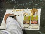 Petugas-memperlihatkan-barang-bukti-rokok-berisi-sabu-yang-gagal-diselundupkan-ke-Lapas-Kediri.jpg