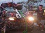 Pikap-Daihatsu-Grandmax-ringsek-dalam-kecelakaan-di-Bypass-Mojokerto.jpg