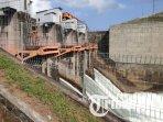 Pintu-air-di-Bendungan-Wlingi-Blitar-dibuka-untuk-kegiatan-flushing.jpg