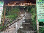Pintu-masuk-kawasan-wisata-Bukit-Krapyak-Desa-Padusan-Kecamatan-Pacet-Kabupaten-Mojokerto.jpg